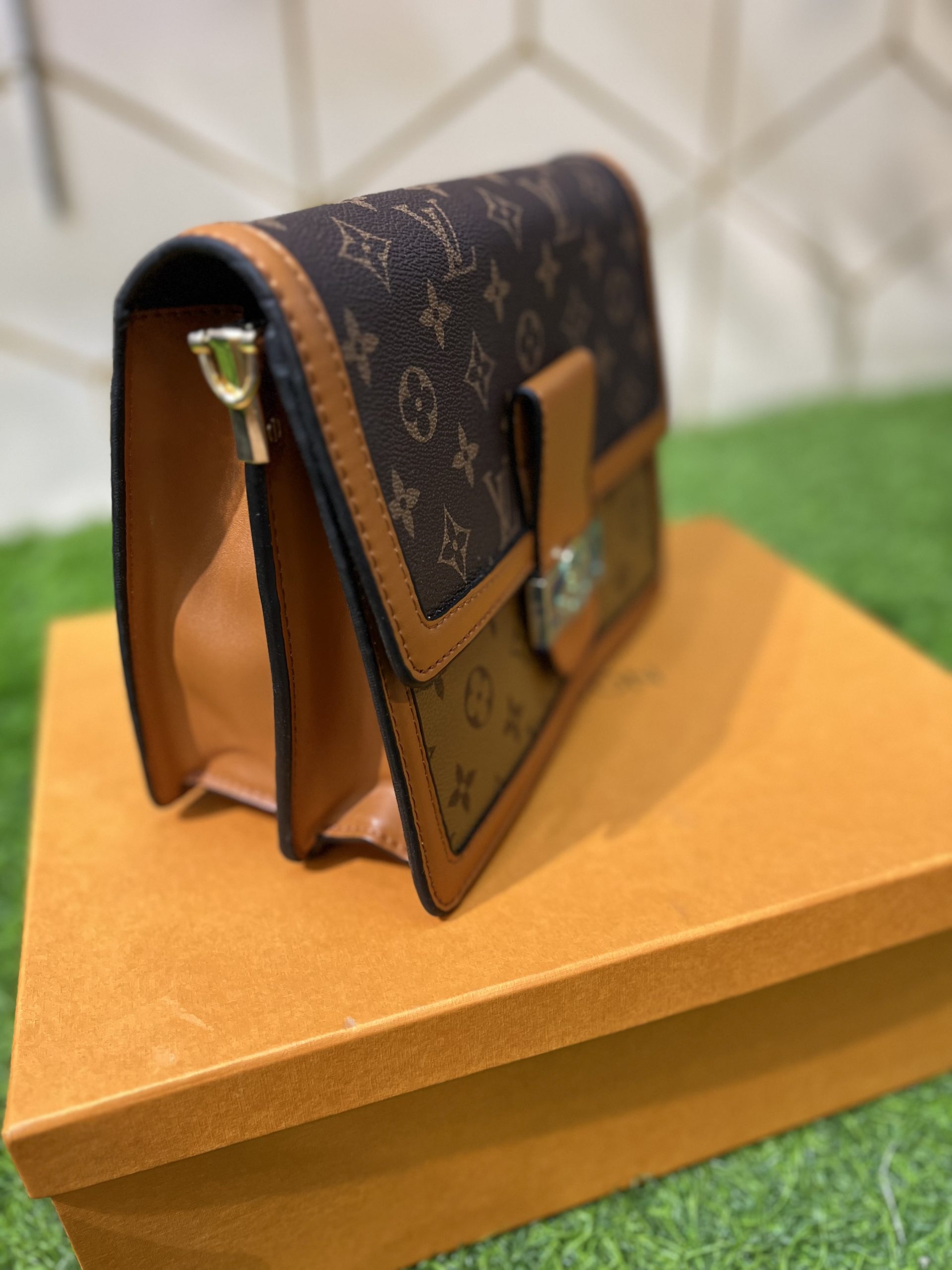0001 Dauphine Mini LV - The WalkAbout